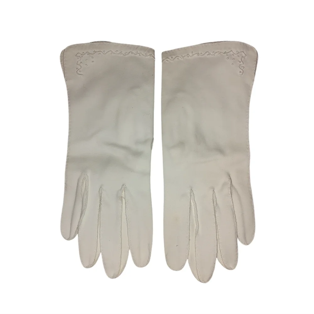 Elegant Vintage 1970s White Embroidered Women's Handsewn Gloves